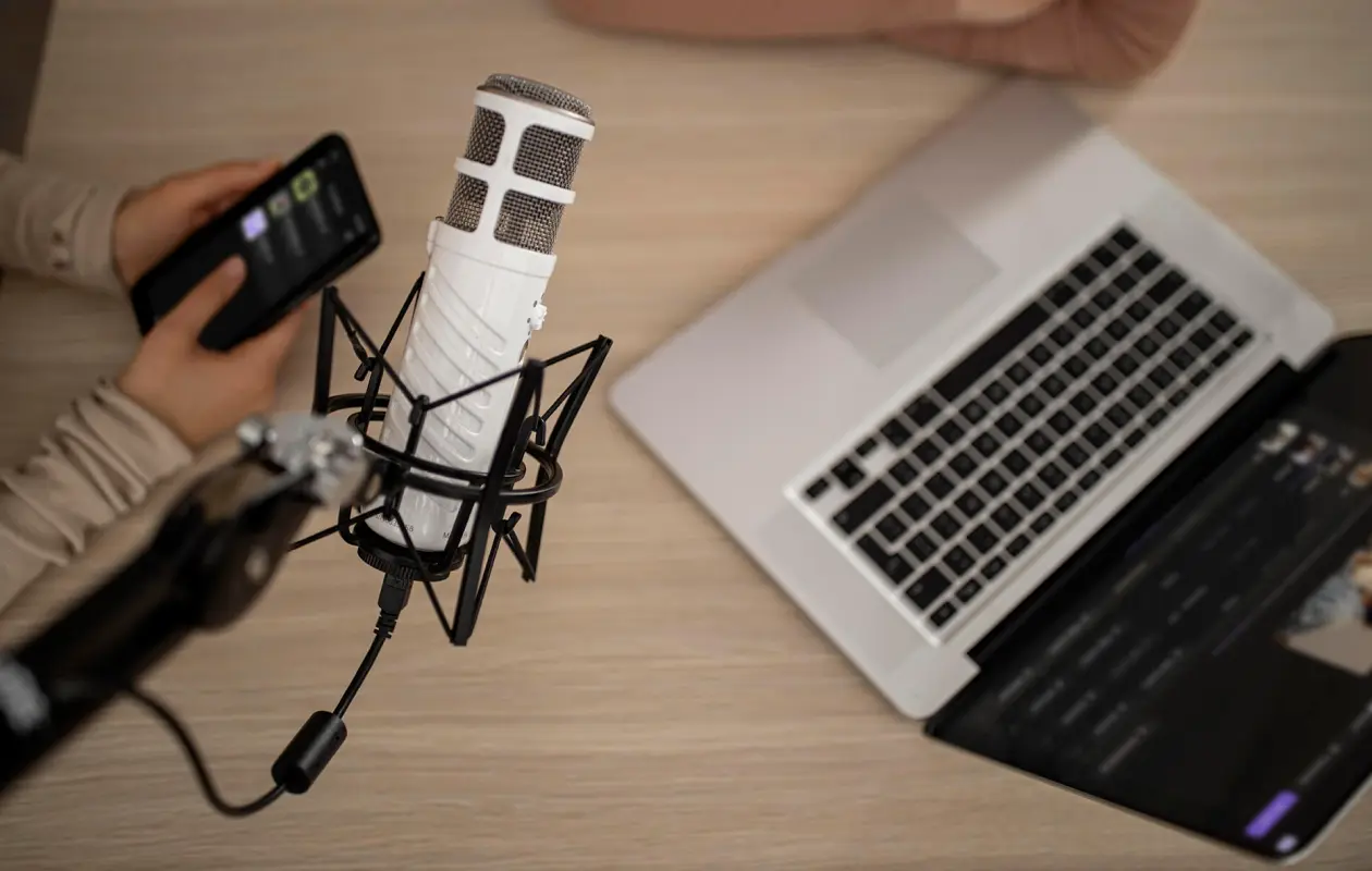 Video Editing Equipment List for All Budgets (Beginners & Pro)